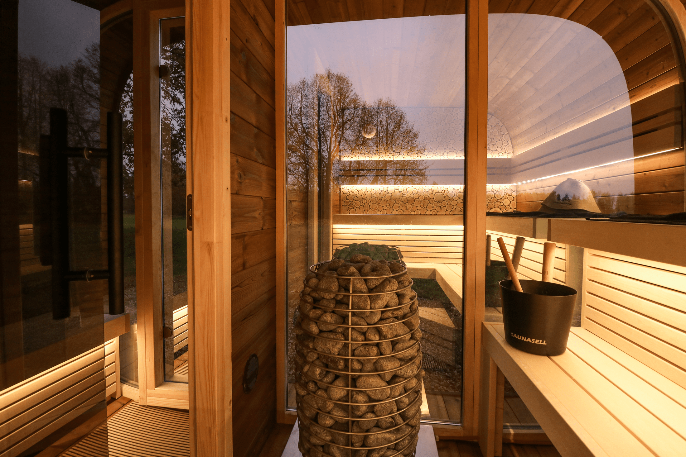 Leil Round Cube Double Outdoor Sauna with Changing Room 5-6 Person