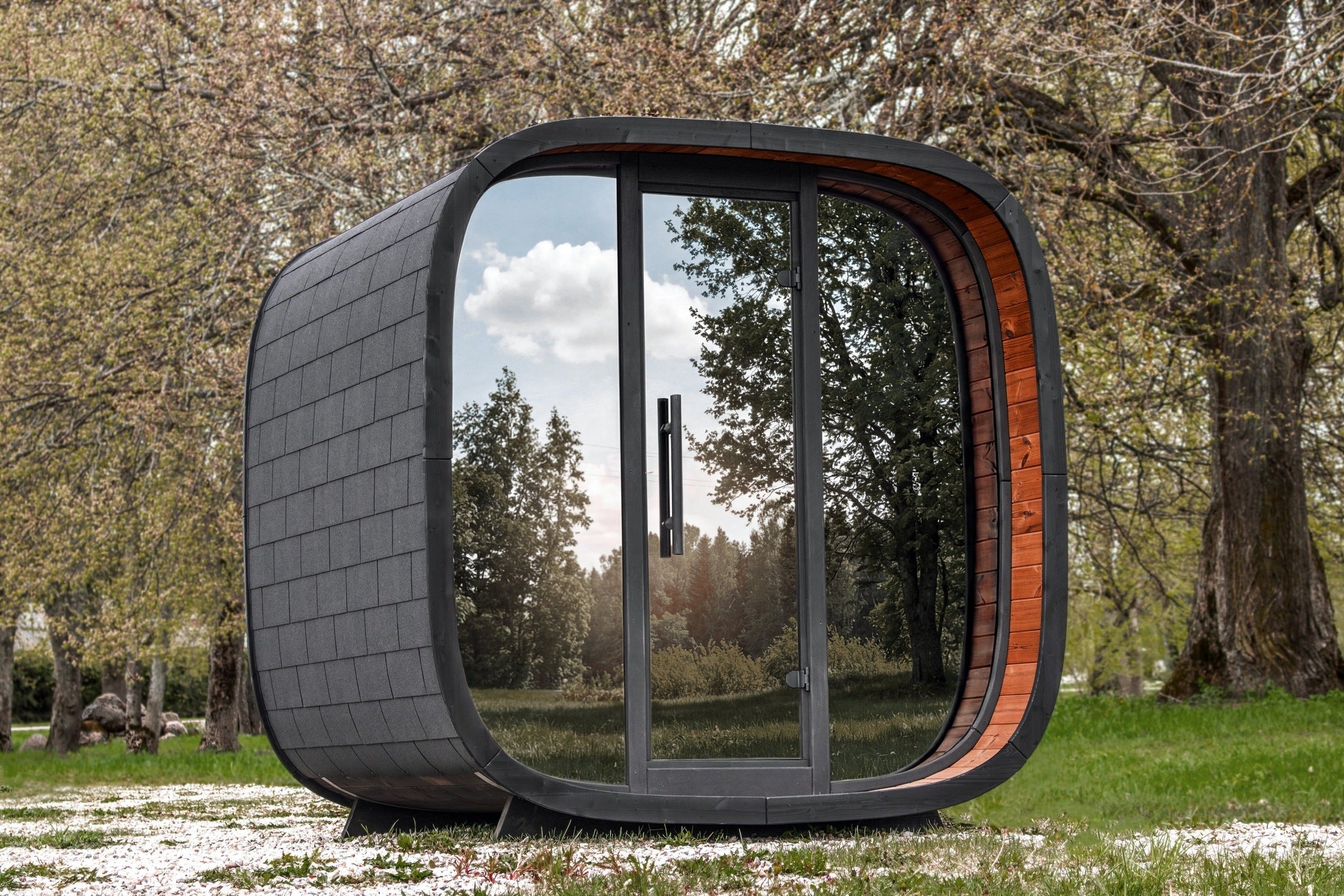 Leil Round Cube Mini Outdoor Sauna 4-5 Person