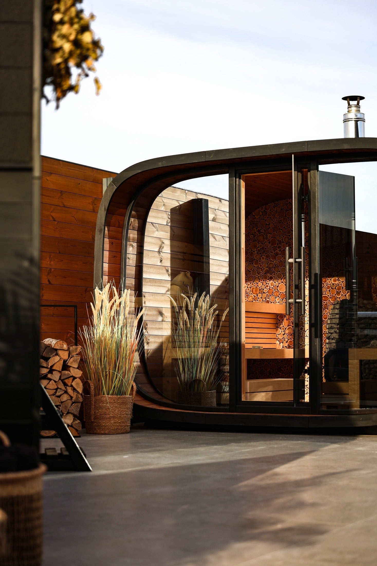 Leil Round Cube Single Outdoor Sauna 6-8 Person