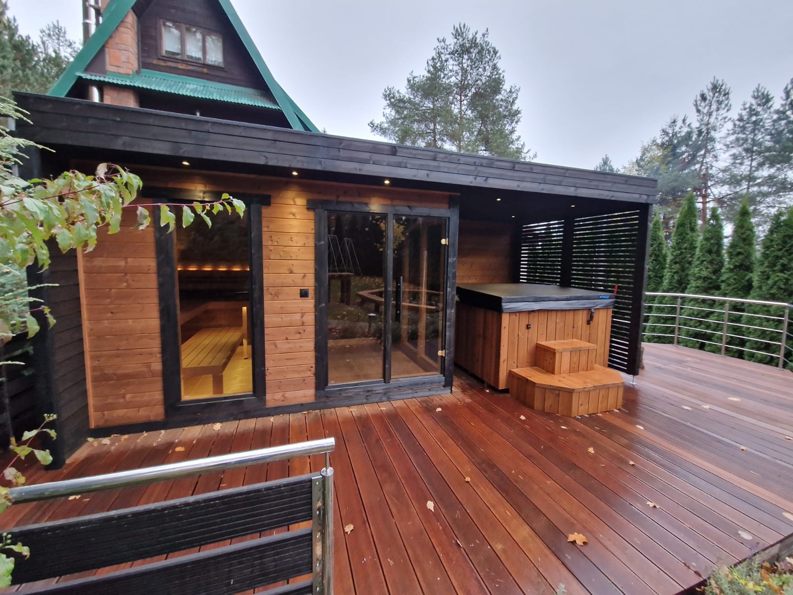 Leil Patio L Plus 5 Person Outdoor Sauna