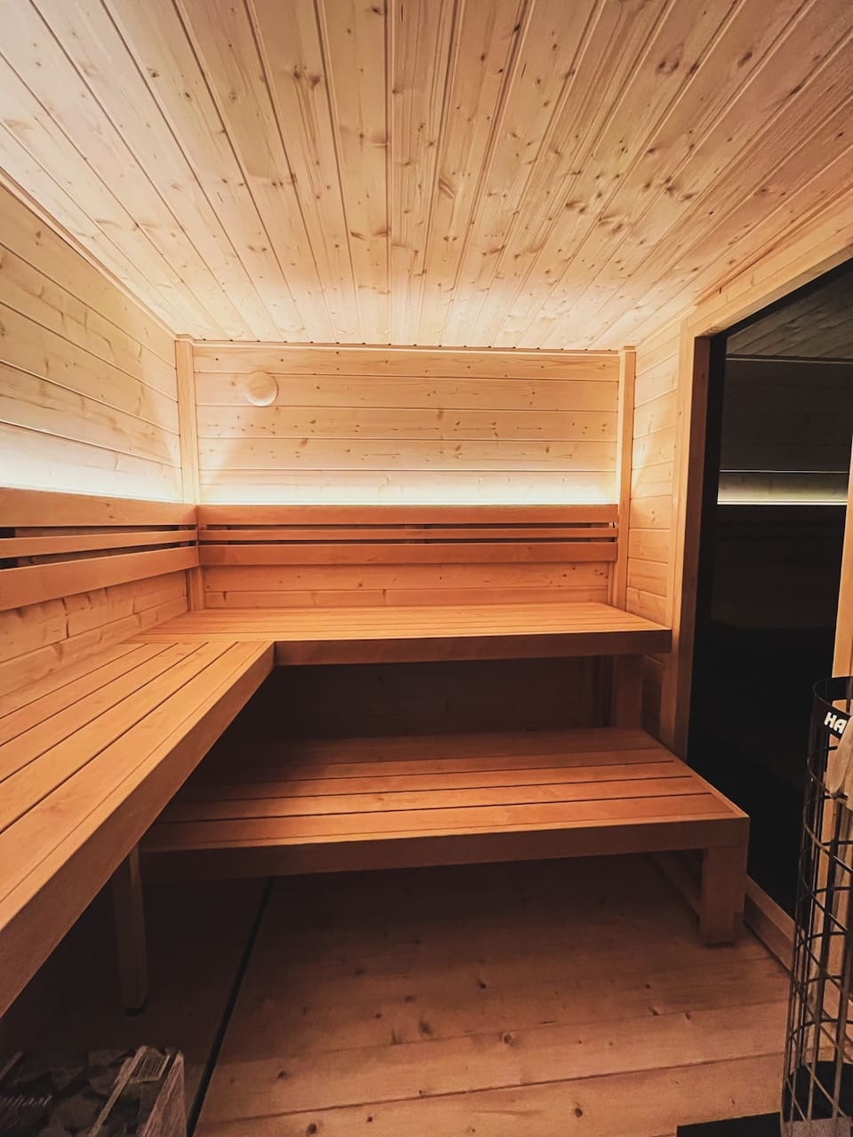 Leil Patio S 4-5 Person Outdoor Sauna