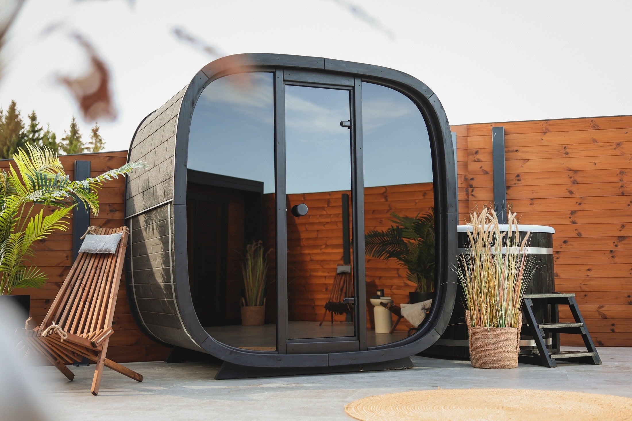 Leil Black Cube Classic 4 Person Outdoor Sauna Kit