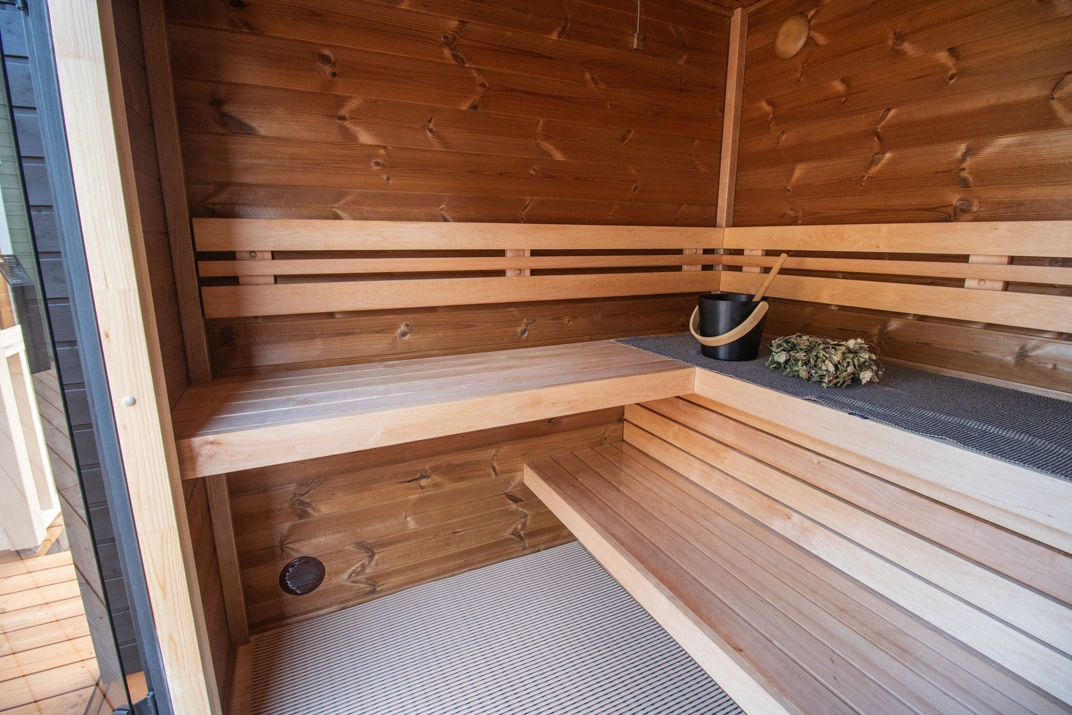 Leil Patio S Plus 4 Person Outdoor Sauna