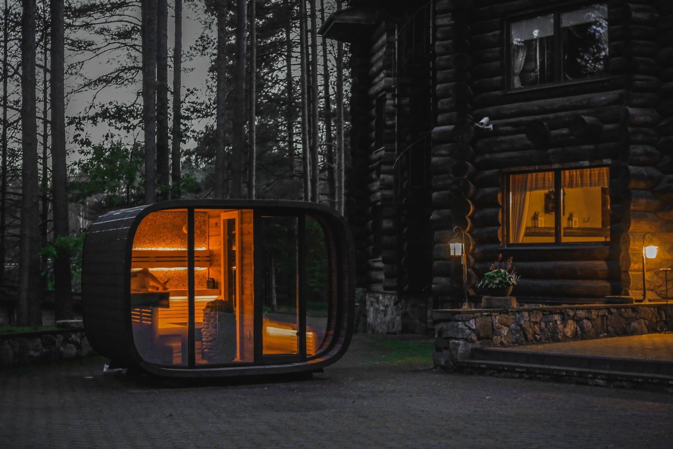 Leil Round Cube Double Outdoor Sauna with Changing Room 5-6 Person