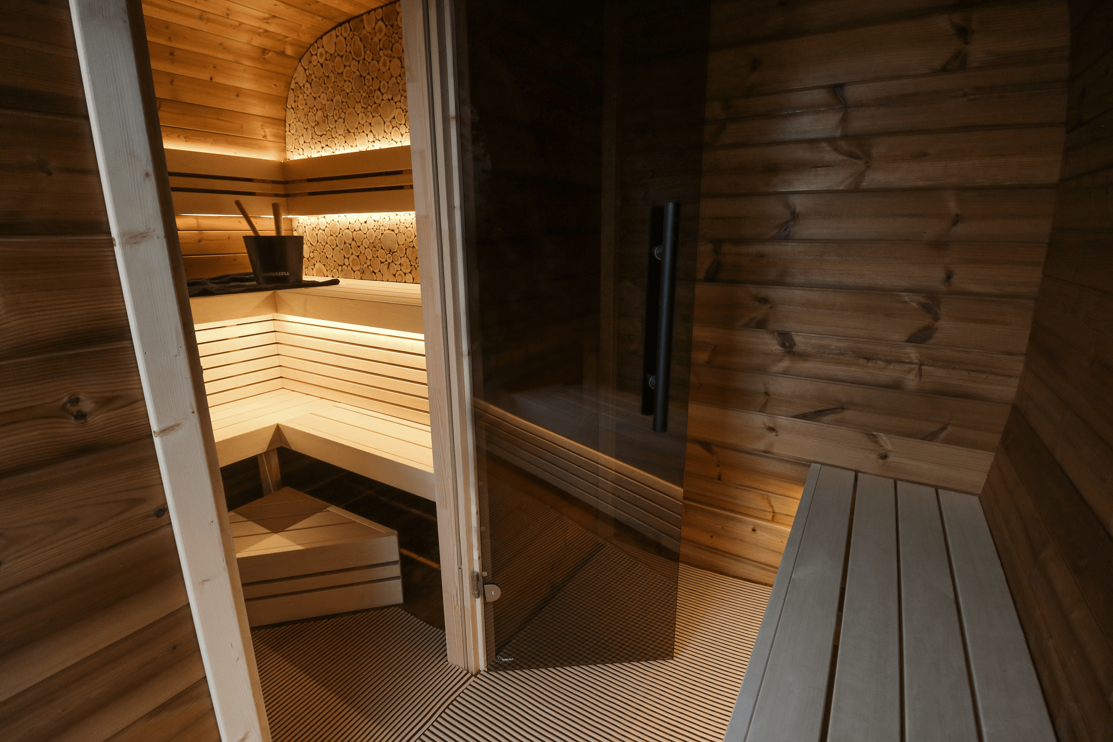 Leil Round Cube Double Outdoor Sauna with Changing Room 5-6 Person