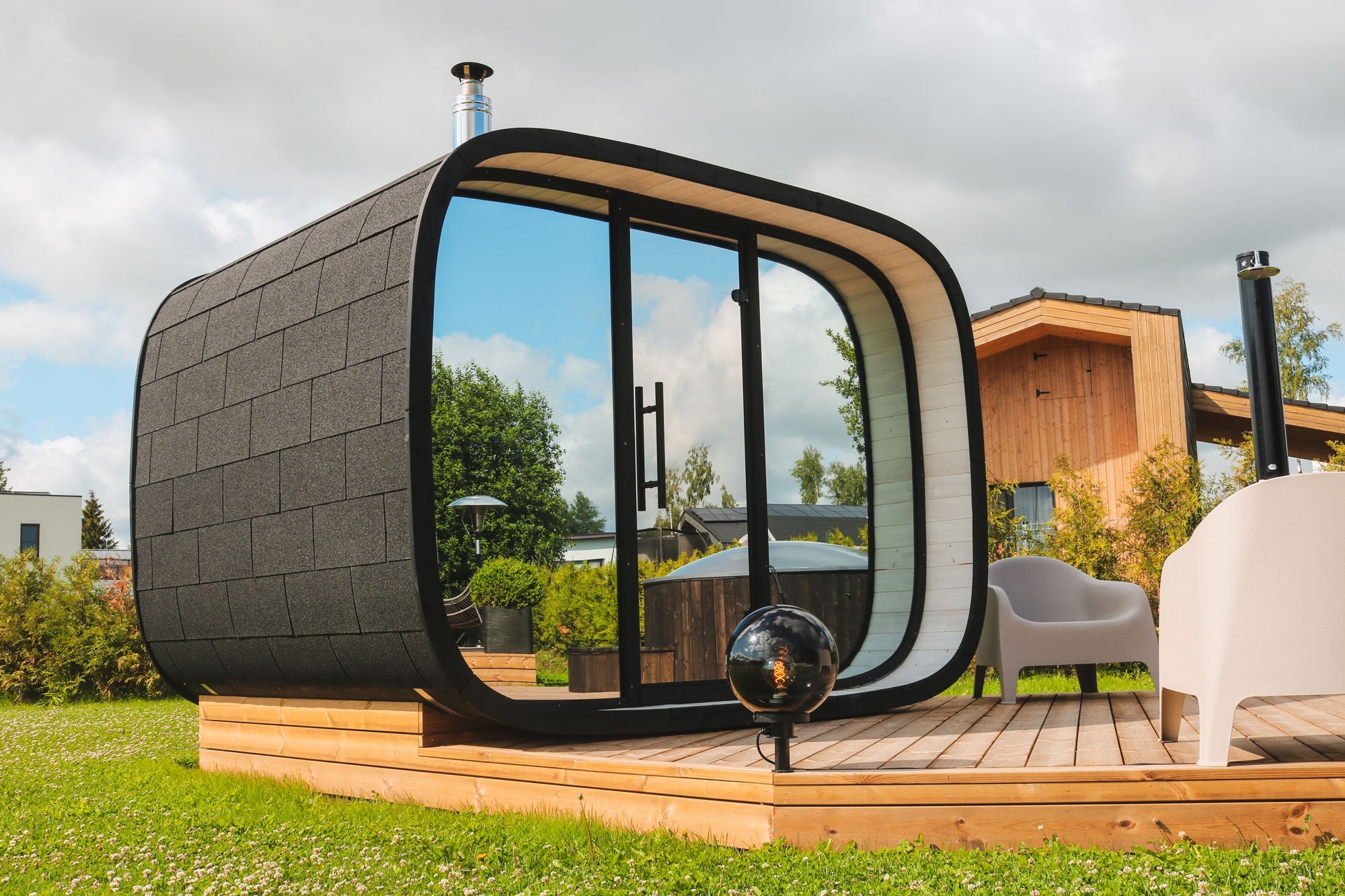 Leil Round Cube Single Outdoor Sauna 6-8 Person