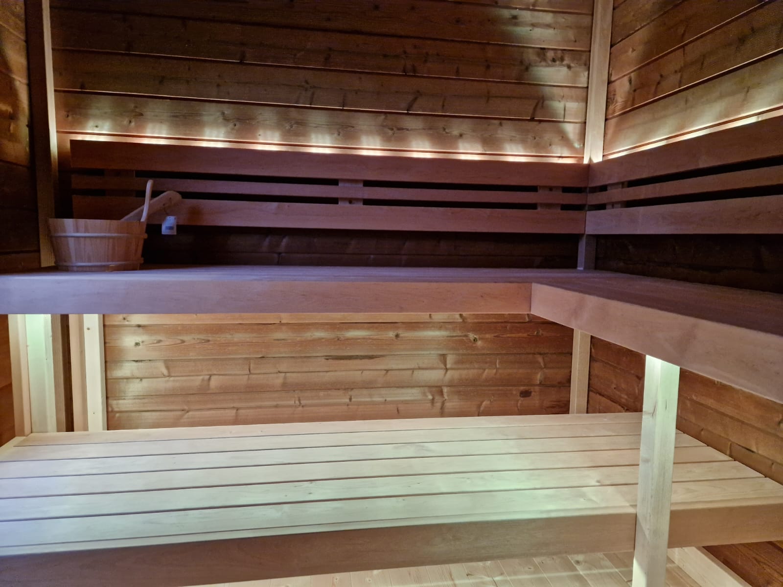 Leil Patio L Plus 5 Person Outdoor Sauna