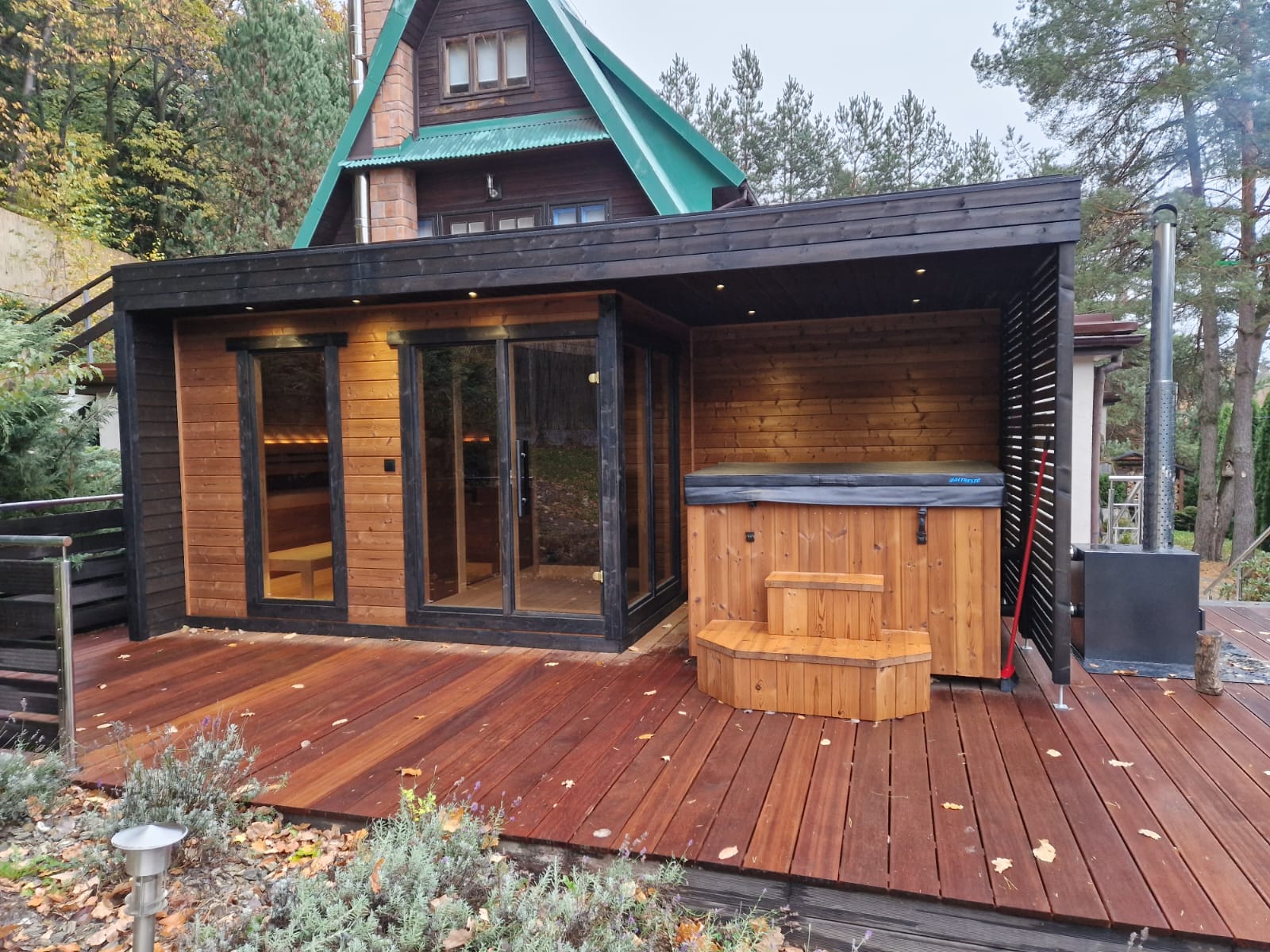 Leil Patio L Plus 5 Person Outdoor Sauna