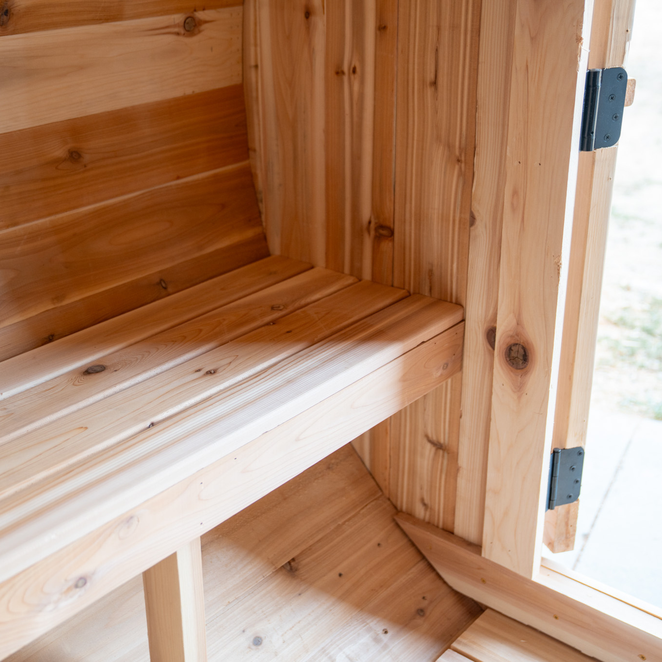 The Ragnar 4-Person Outdoor Barrel Sauna